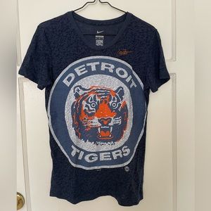 Nike women’s graphic T-shirts M